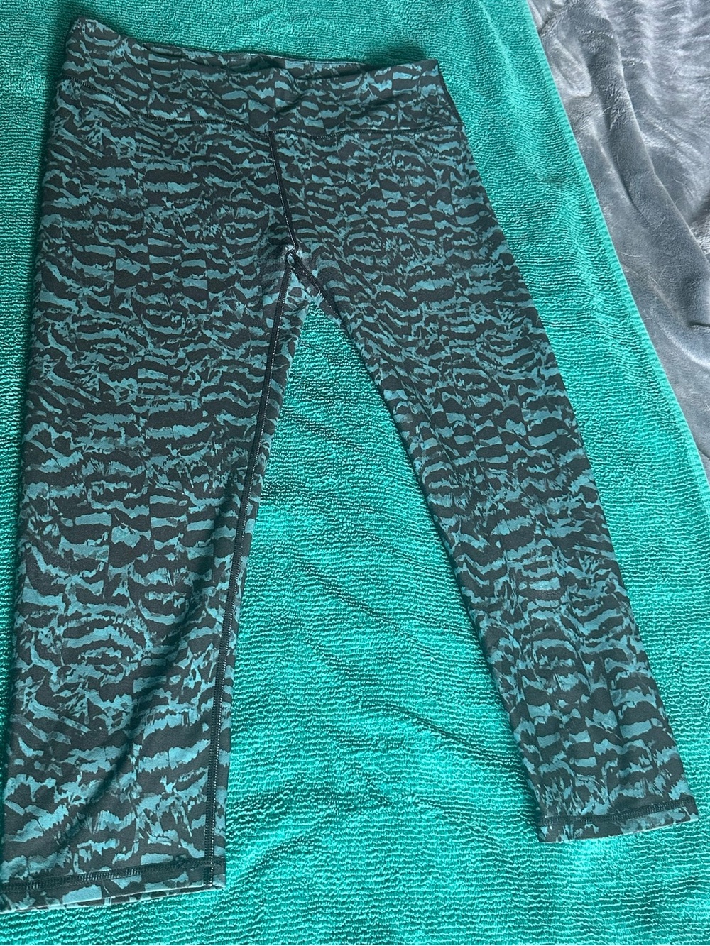 Fabletics Black and Teal Patterned Kids Leggings